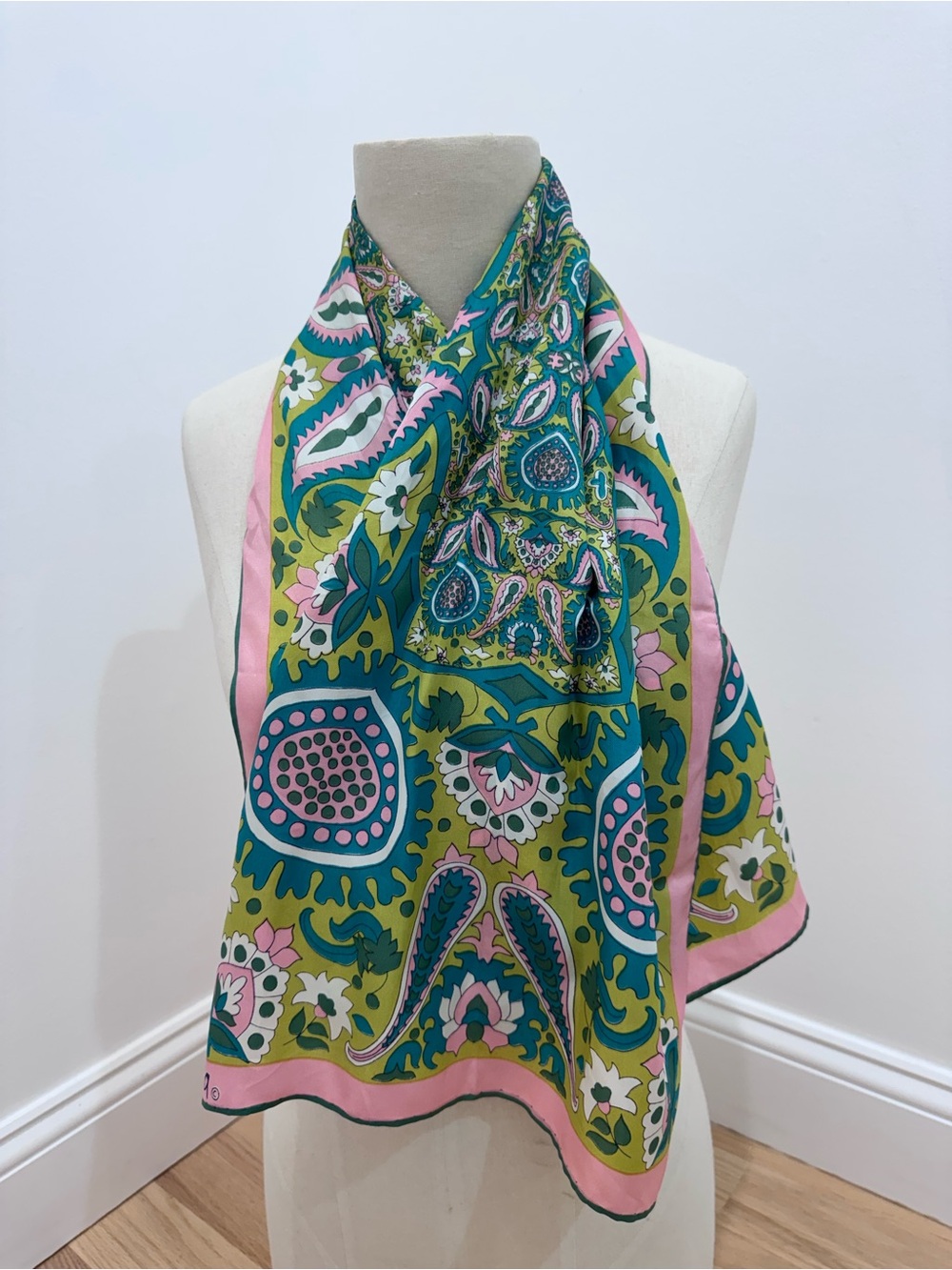 Vera Neumann Silk Blend Retro Vintage Pink Green Paisley Long Scarf 80s - Picture 11 of 12